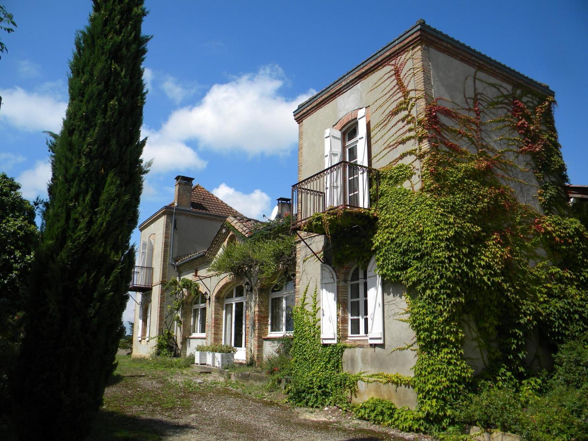 Chambres D'Hotes Le Loubet LʼIsle-Jourdain Dış mekan fotoğraf